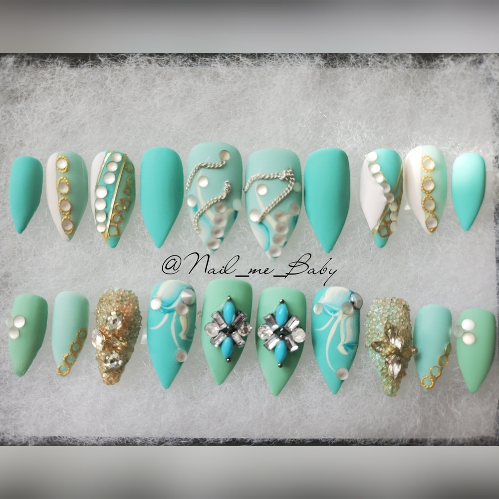 Luxurious press-on Nails - Picture 2 of 13